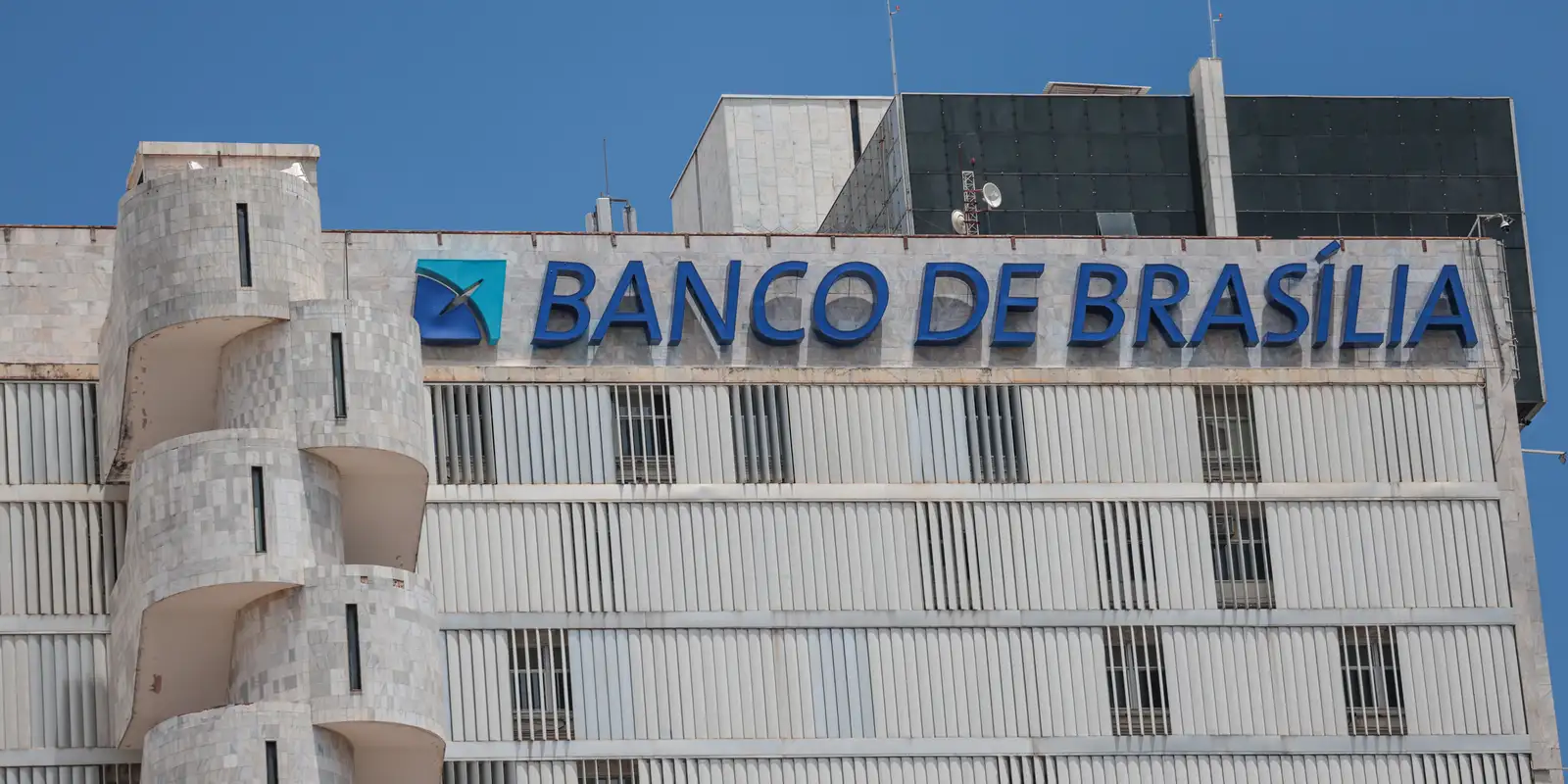 CLDF aprova transferência de imóveis do GDF para o Banco de Brasília