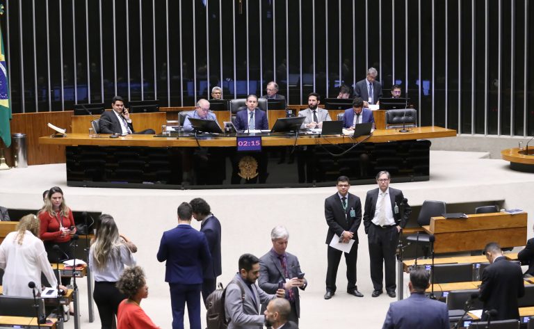 Deputados podem votar PEC da Segurança Pública nesta quarta