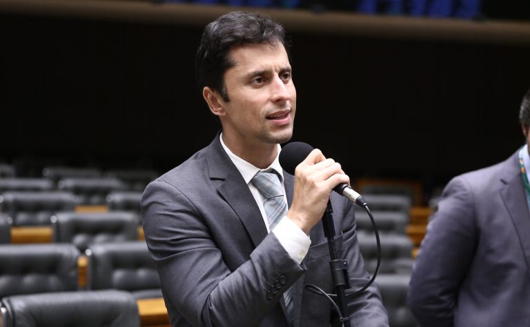 Comissão aprova exigência de sinalização acessível em espaços públicos e privados